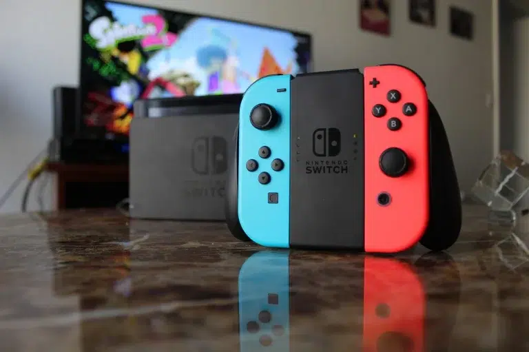the Nintendo switch controller accessory with the red and blue joy con controllers attached